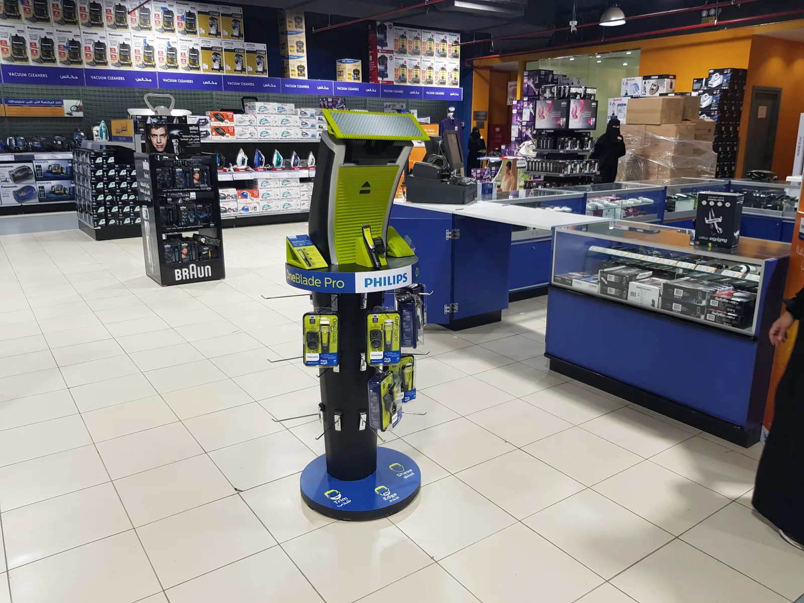 Commercial showroom display units and retail joinery Sheikh Zayed Road Dubai