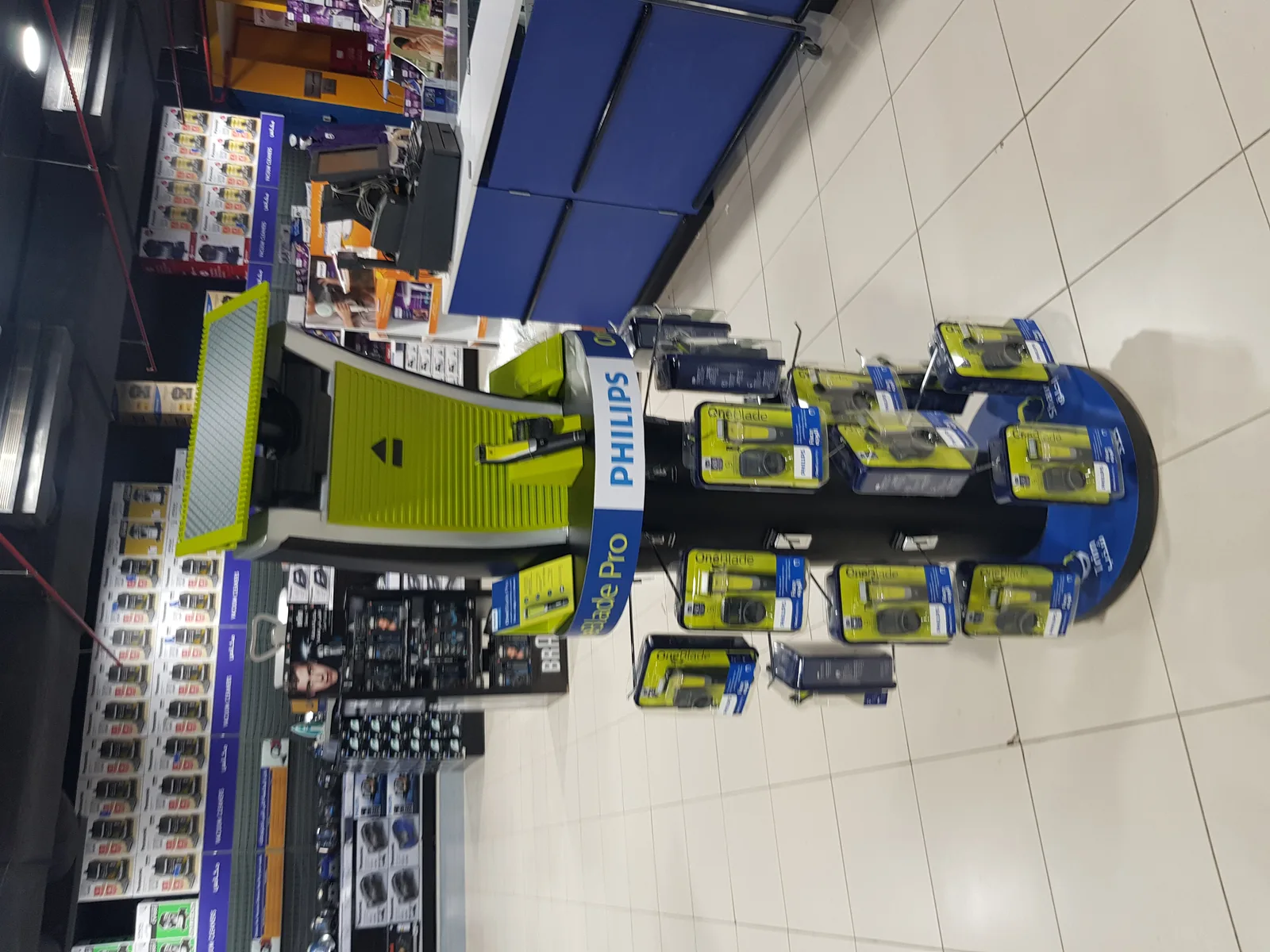 Retail store perimeter wall merchandising and slatwall shelving system Dubai