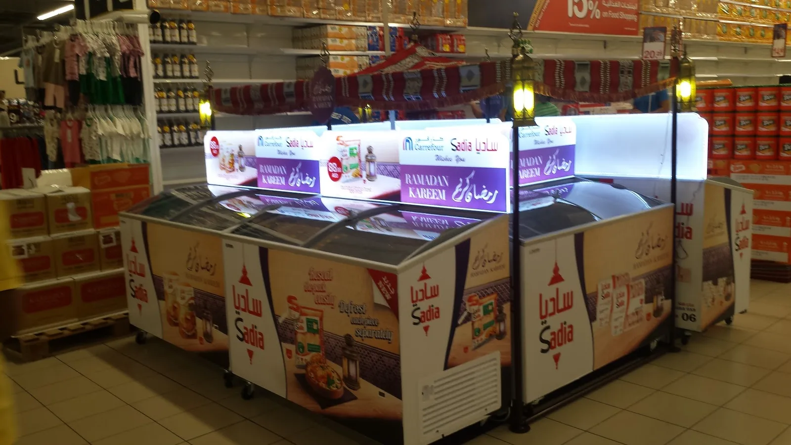 Cosmetic retail gondola display and central beauty island stand Dubai